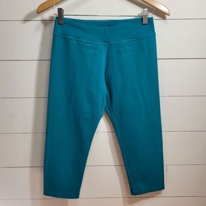 Zumba Fitness Logo Green Bliss Capris Women's sz Medium